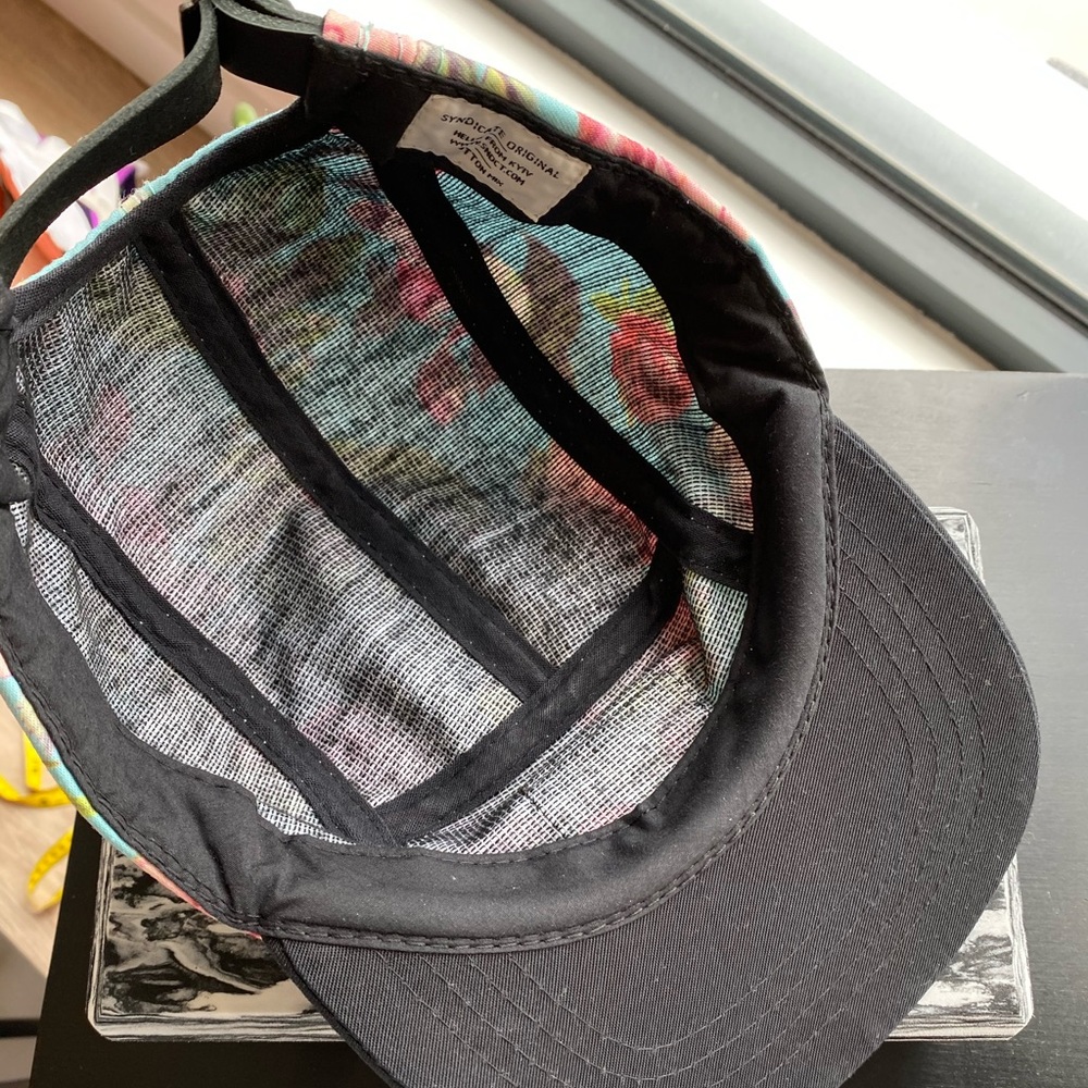 Floral strapback hat - Picture 4 of 5